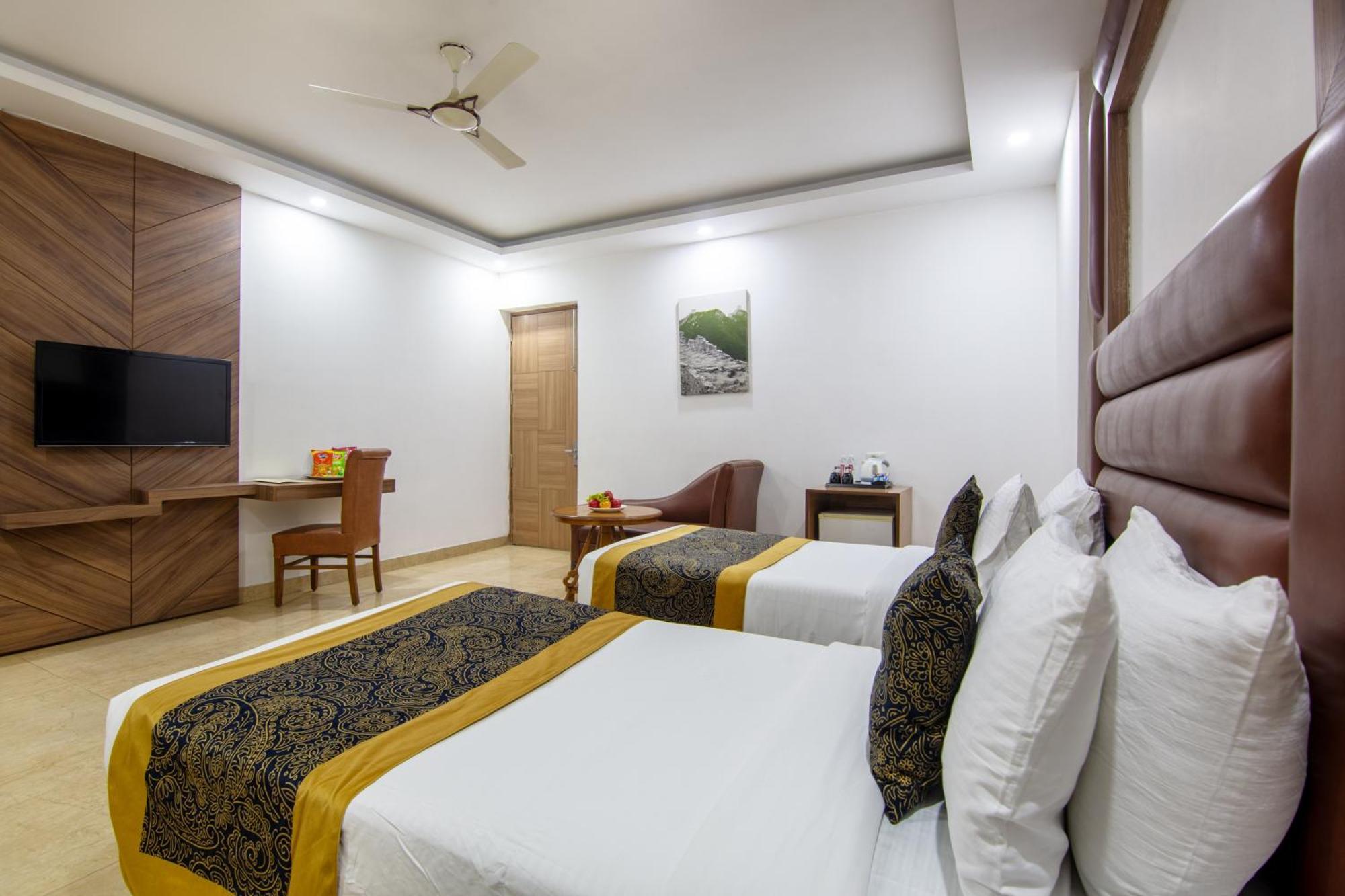 ניו דלהי Hotel Lohmod At National Highway 8 - Free Airport Transffer מראה חיצוני תמונה