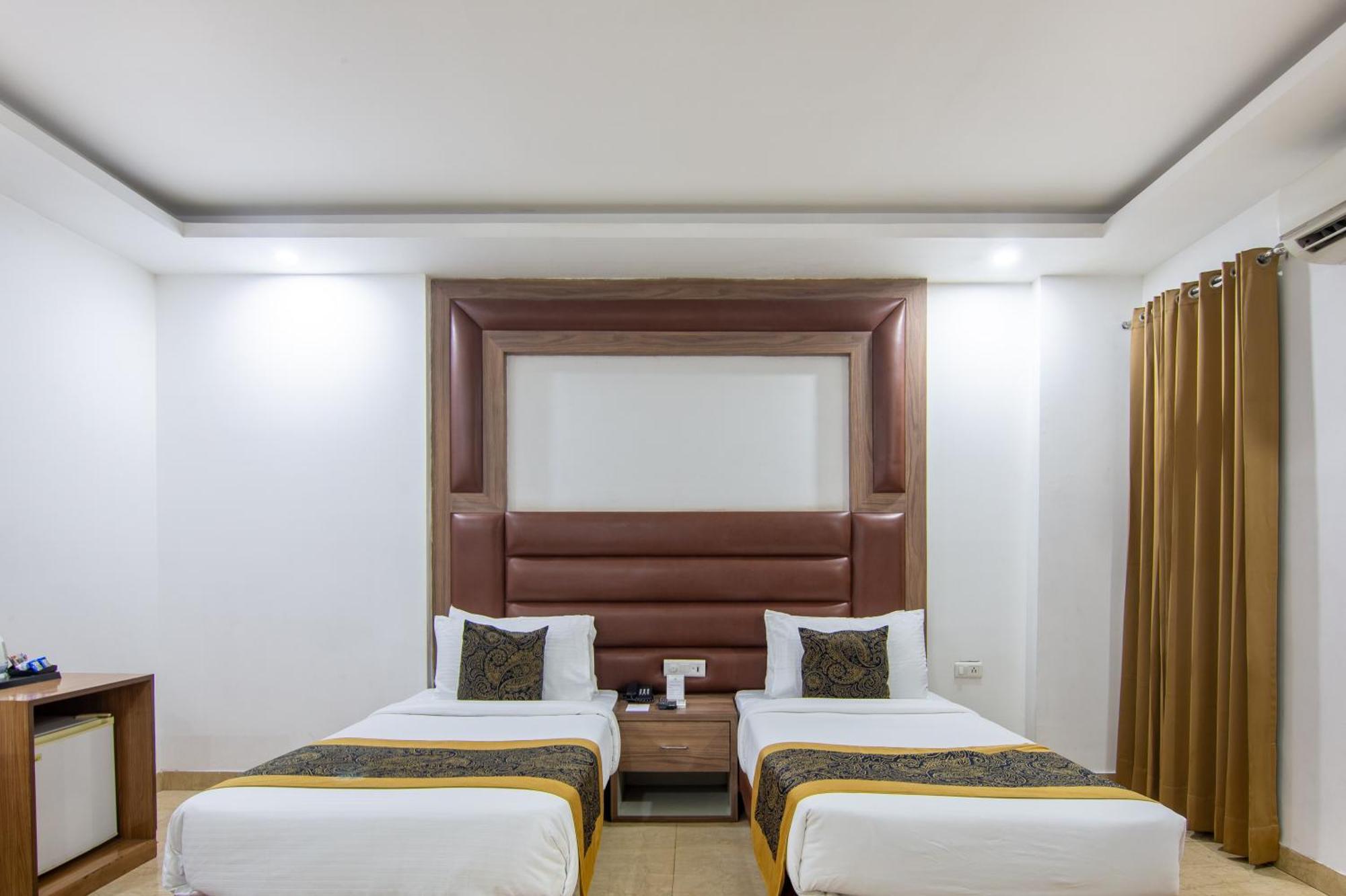 ניו דלהי Hotel Lohmod At National Highway 8 - Free Airport Transffer מראה חיצוני תמונה